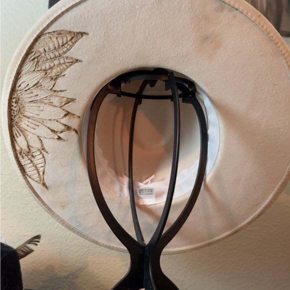 Brand new cream vegan felt fedora, hand burnt, one of a kind! - Picture 3 of 3